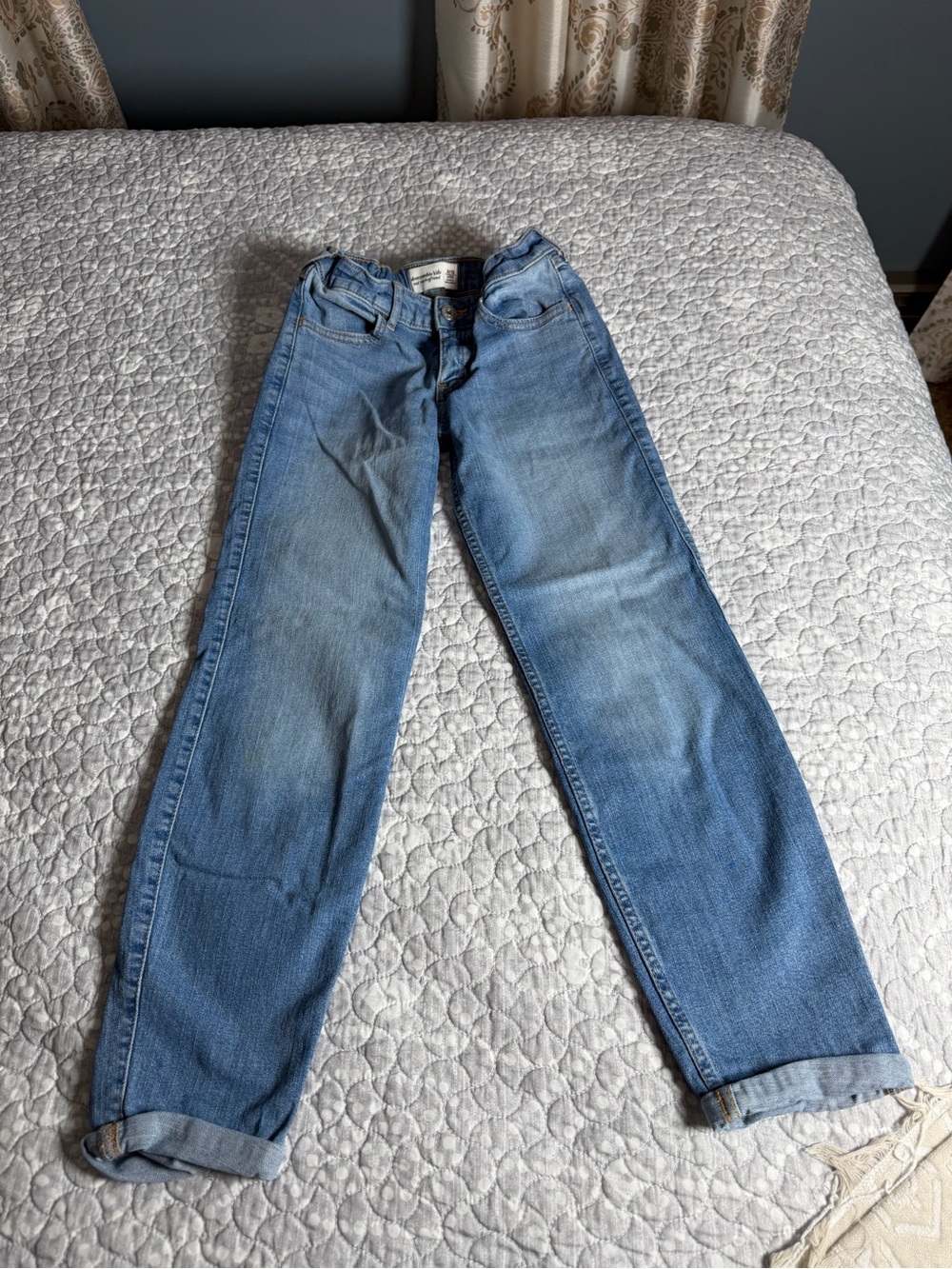 Abercrombie & Fitch Kids Mid Rise Boyfriend Blue Jeans. Boys size 9/10 long.